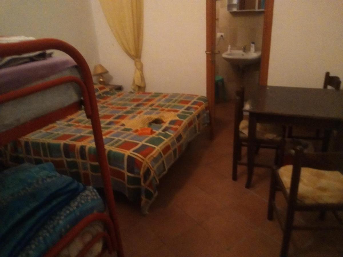 Room In Guest Room - Single Room With Shared Bathroom Taormina Esterno foto