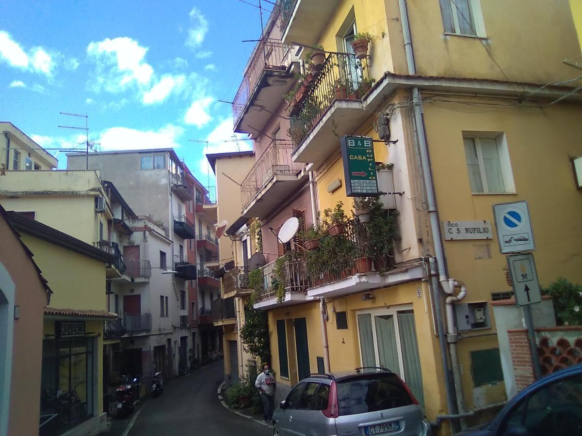 Room In Guest Room - Single Room With Shared Bathroom Taormina Esterno foto